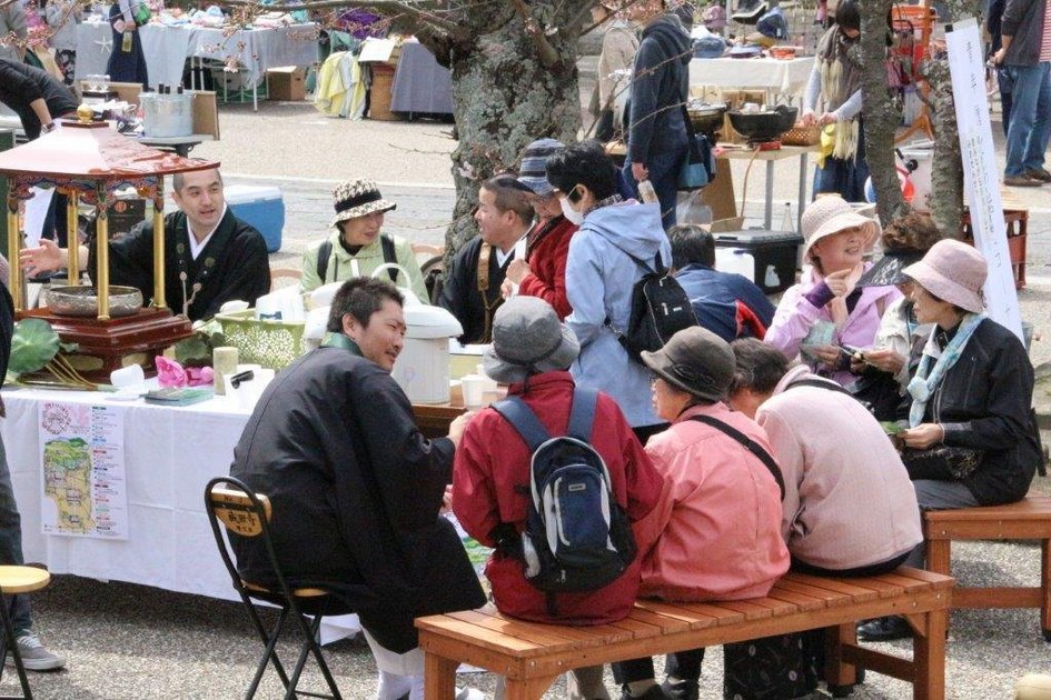 若いお坊さんとお茶を飲みながらお話ししてみませんか？